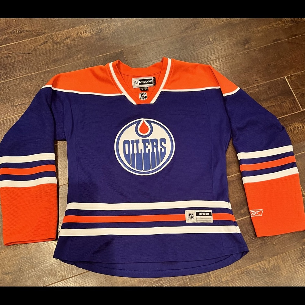 Reebok women’s Edmonton Oilers Jersey size L